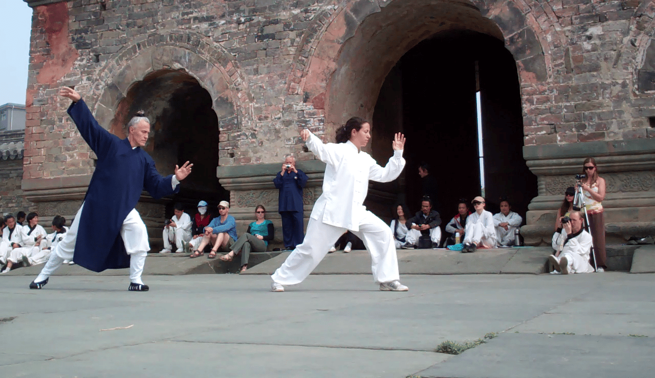 Noa und Ralf-ZiXu Demo in Wudang Shan Yuxu Temple